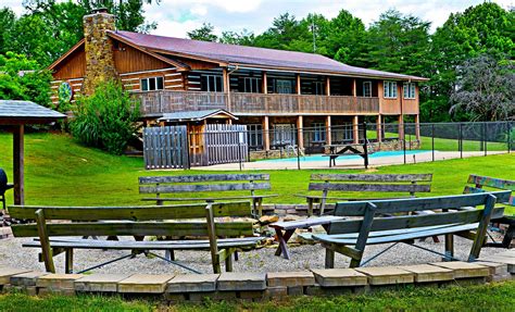 Escape the City and Recharge at Lodges near Magic Springs